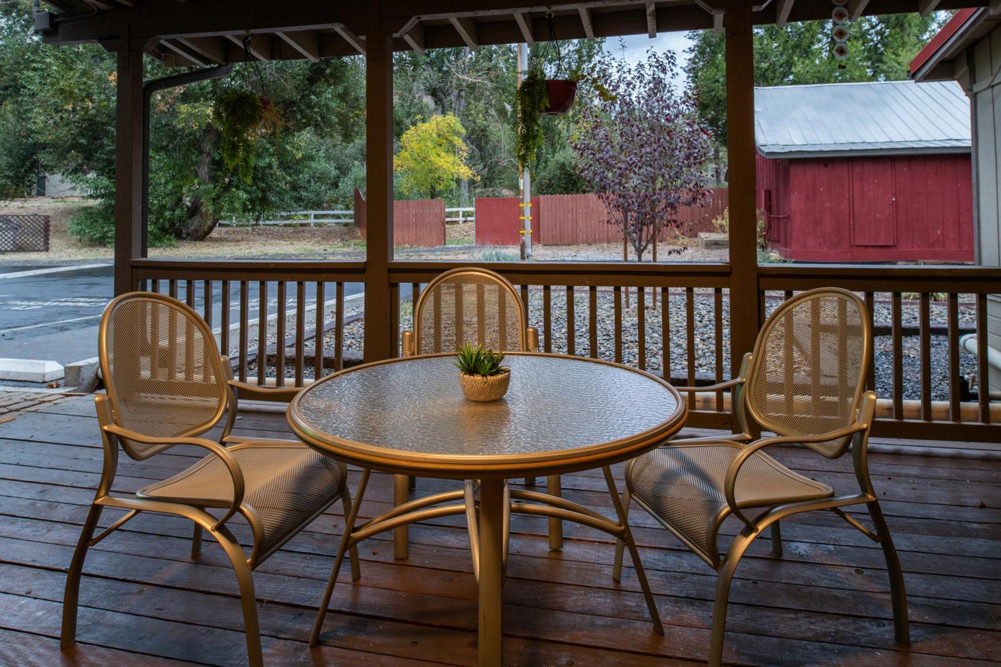 Buck Meadows Lodge غروفلاند المظهر الخارجي الصورة